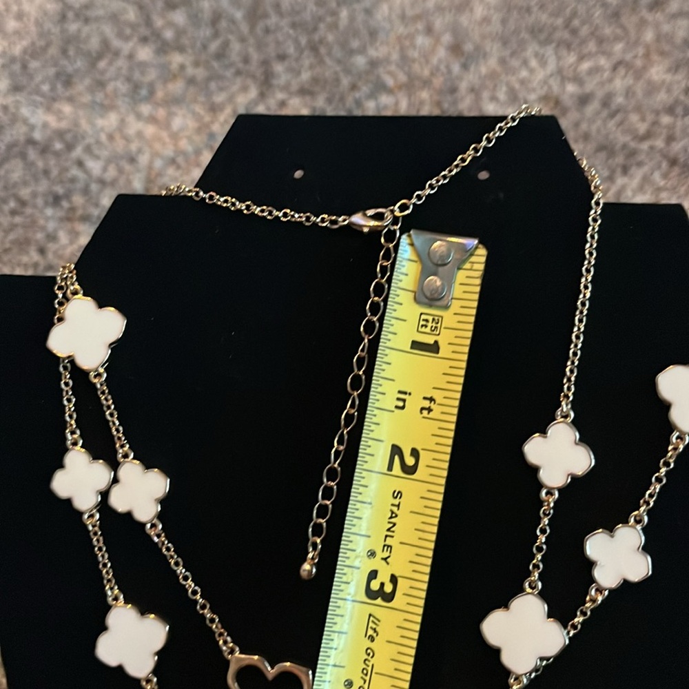 Elegant Gold and White Clover Necklace - Picture 6 of 6